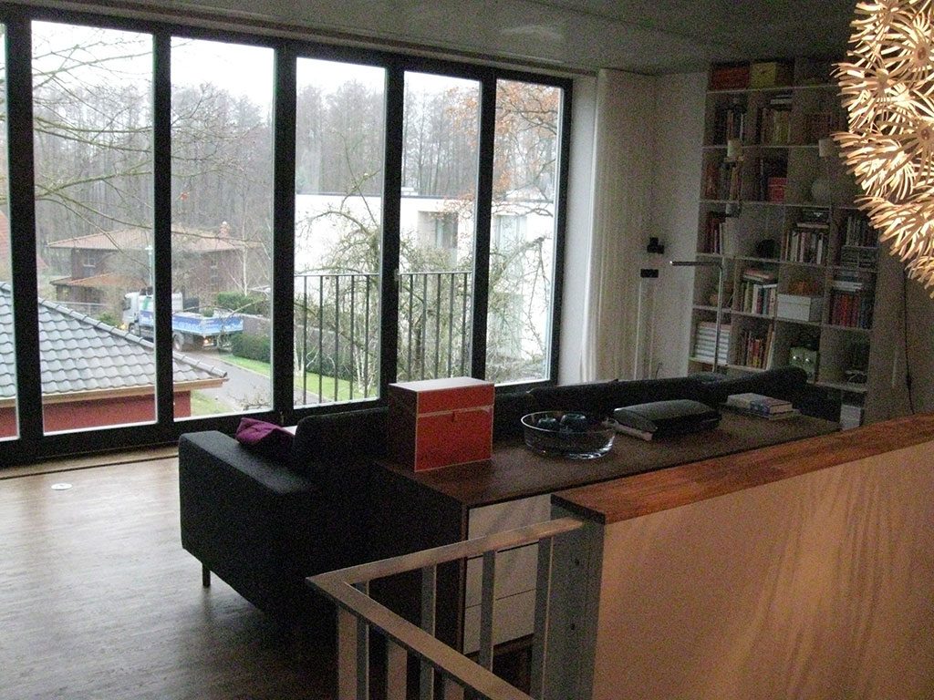 Wohnen im Obergeschoss mit Fensterband